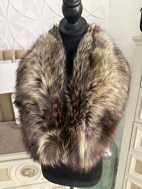 SAGA FURS SUPERB QUALITY TAG THICK COLLAR